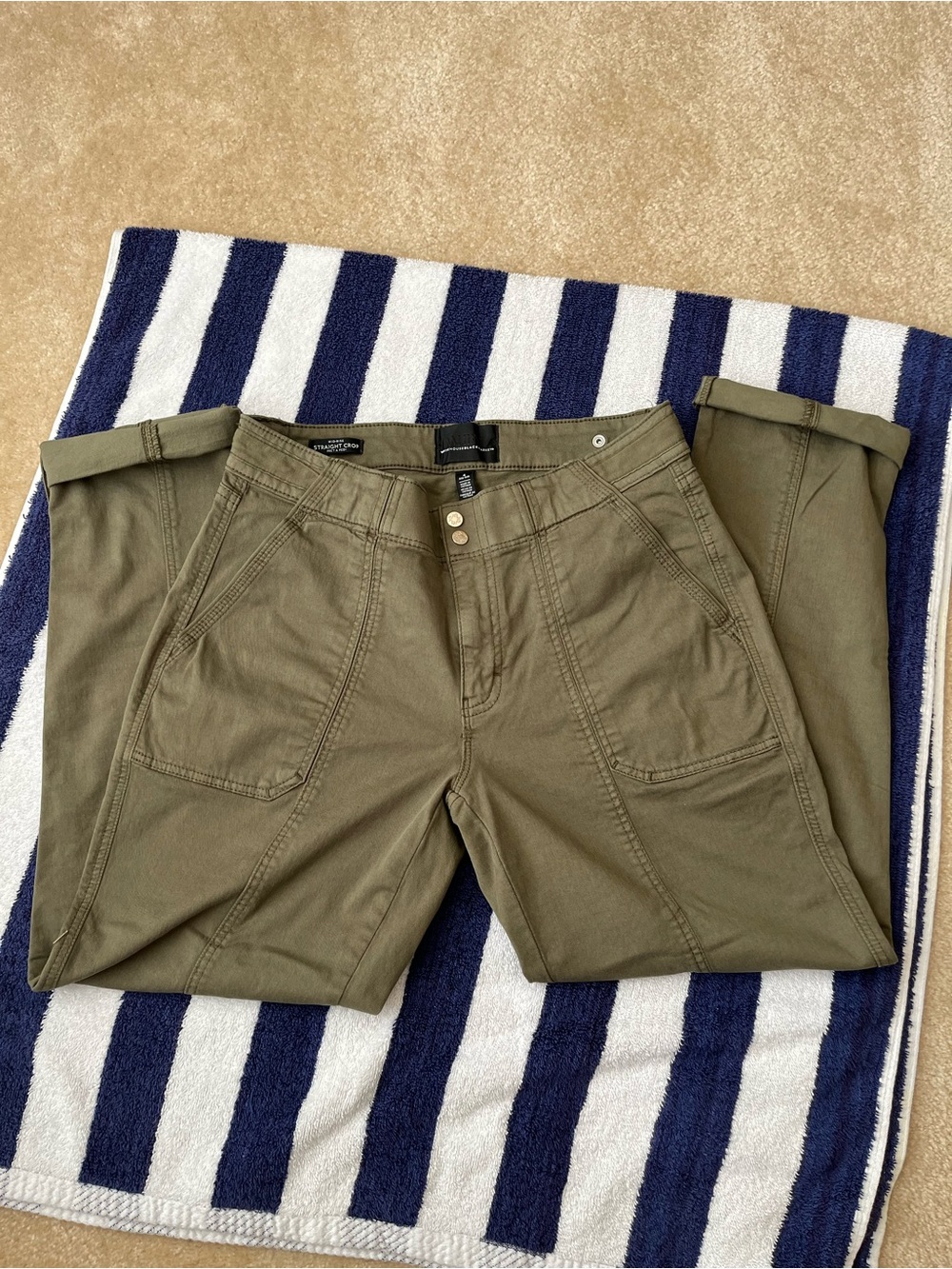 White House Black Market Olive Green Pret-a-Pedi Pants